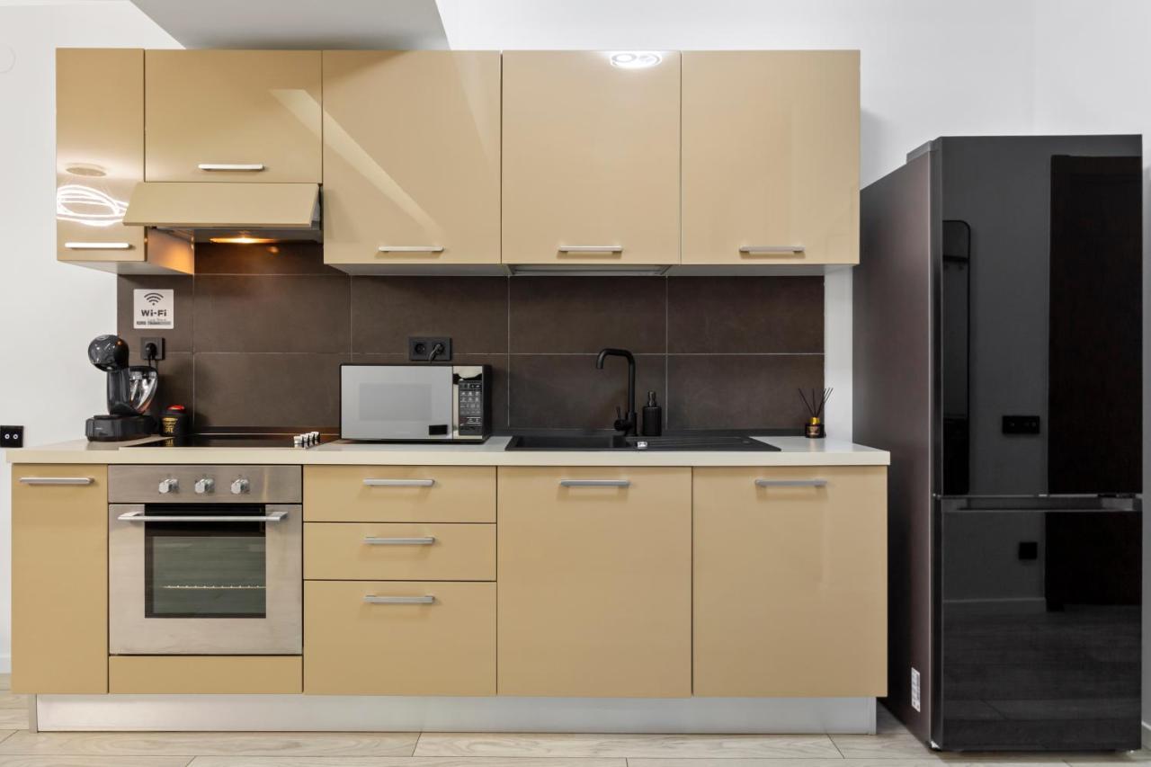 Central Deluxe By Rh Living Bucharest Exterior photo