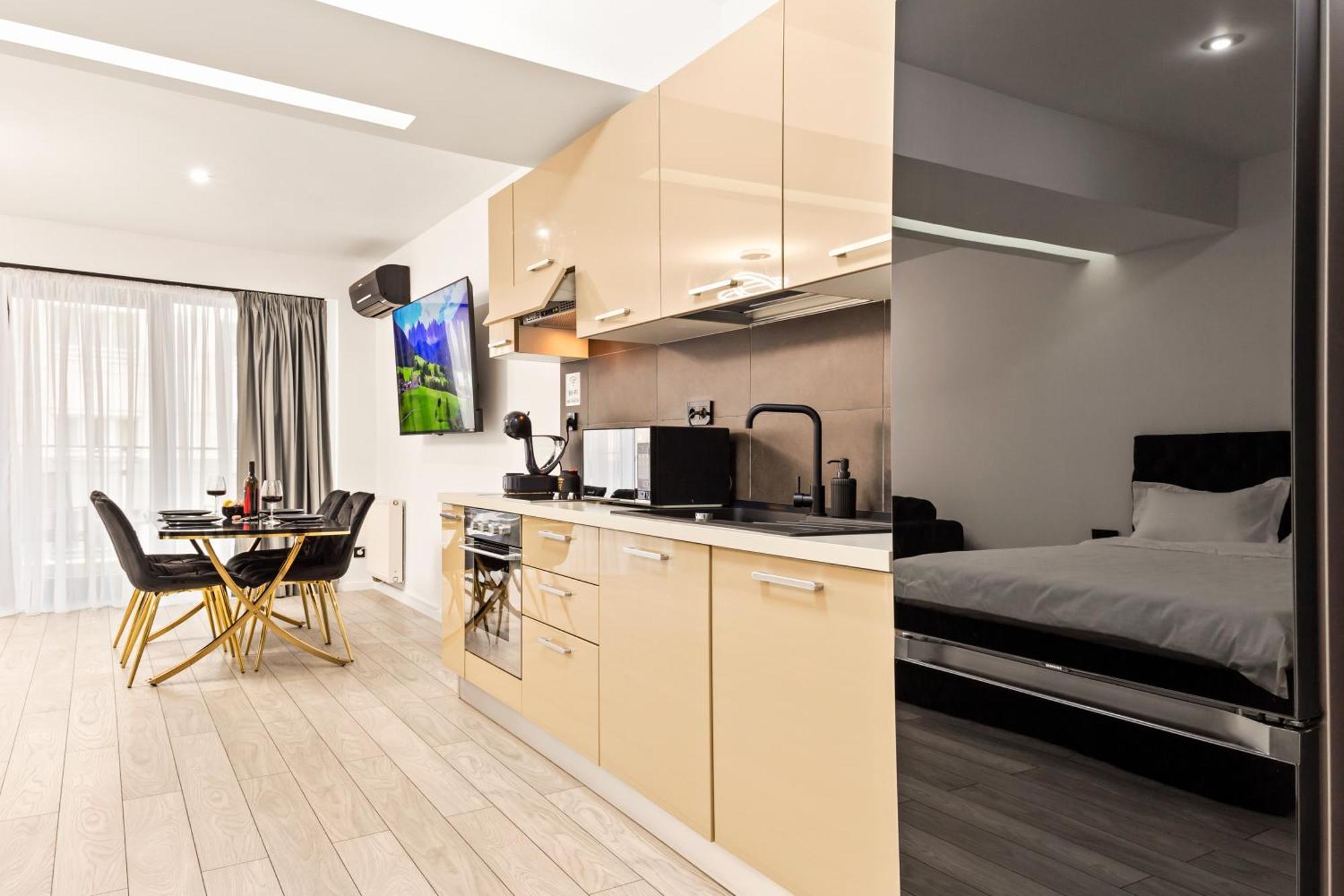 Central Deluxe By Rh Living Bucharest Exterior photo