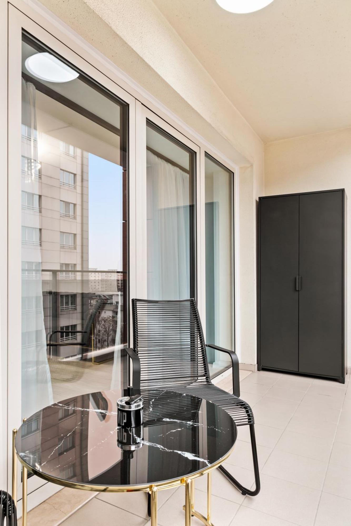 Central Deluxe By Rh Living Bucharest Exterior photo
